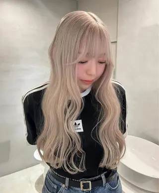 ロング カラー PELE ハイトーン RIMUのヘアスタイル