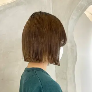 ミディアム 切りっぱなしボブ/ 艶カラー/綾莉のヘアスタイル