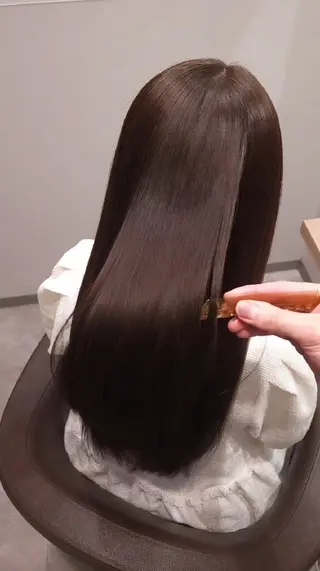 セミロング カラー 縮毛矯正をしている人 のためのカラーのヘアスタイル