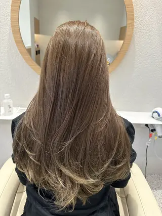 ロング 白髪ぼかしマイスター 🫧shuri🫧のヘアスタイル