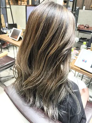 セミロング 🌈外国風ハイライト こうたろうのヘアスタイル