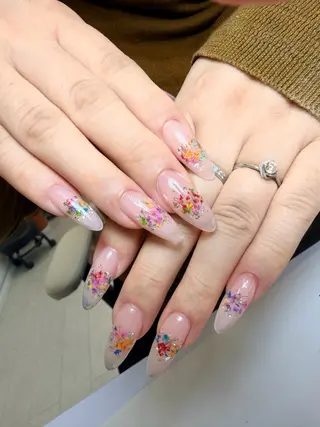 ネイル Flowerネイルサロン所属・. yukiのネイルデザイン