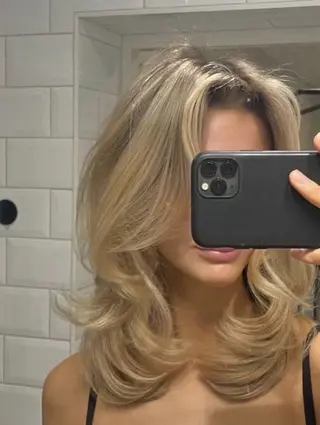 ミディアム 小野山 みのかのヘアスタイル