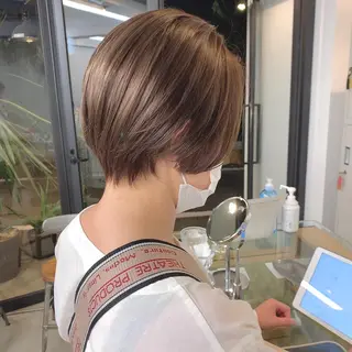 ショート カラー leben serikaのヘアスタイル