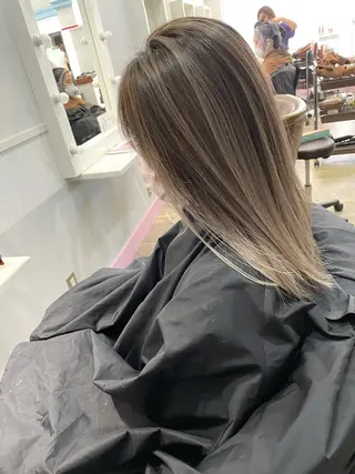 ミディアム Lit.豊橋 夏目のヘアスタイル