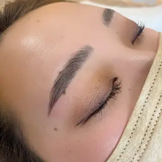 アイブロウ 岩城 あみのマツエク・マツパデザイン