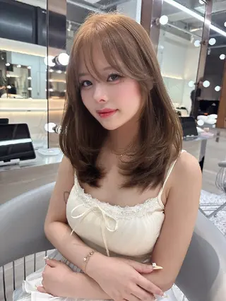 カラー ミディアム Lond Roleのヘアスタイル