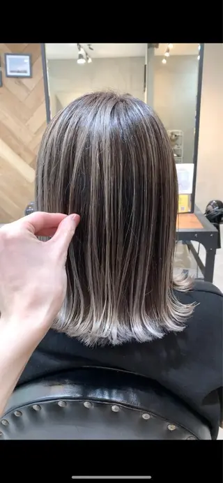 ミディアム カラー リサ tonieのヘアスタイル