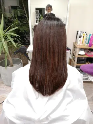 ロング 酸性ストレート／カラ ー/山下高明のヘアスタイル