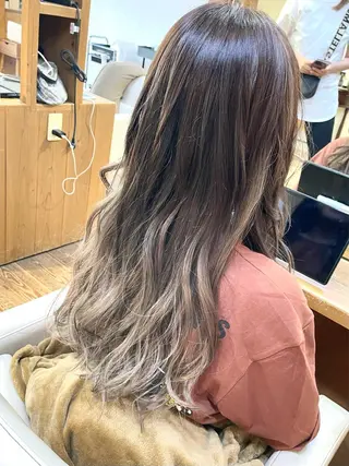 ロング 山木 裕子のヘアスタイル