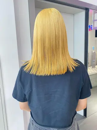 ミディアム カラー ヘアアレンジ 🎨ハイトーン/ 切りっぱなし みつきのヘアスタイル