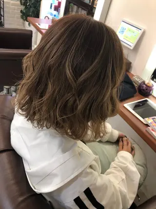 ミディアム Aujua ソムリエ 勝又舞夏のヘアスタイル