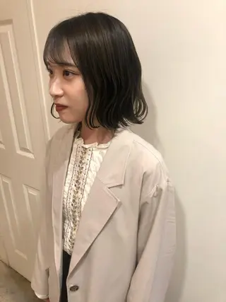 ミディアム カラー MIOベージュカラー 柔らかいカラーのヘアスタイル