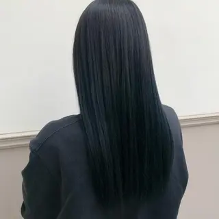 ロング カラー 足立 千咲のヘアスタイル