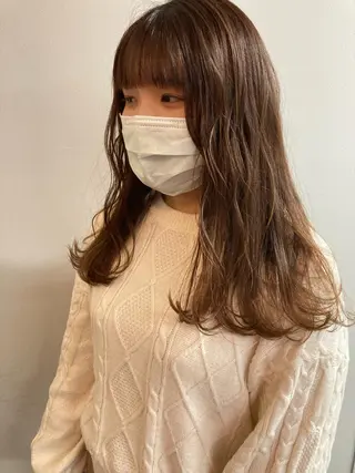 セミロング 顔まわりレイヤー デザインカットのヘアスタイル