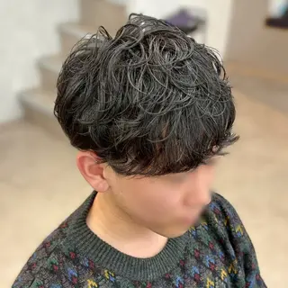 パーマ メンズ フェザーパーマ🦋セ ンターパート🖤彩音のヘアスタイル