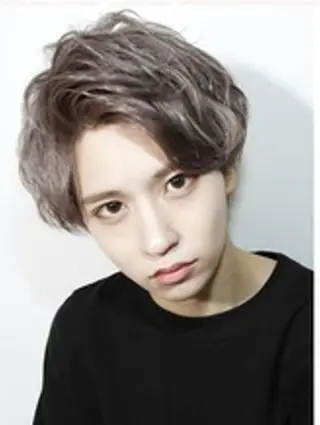 ショート カラー 田辺 侑未のヘアスタイル