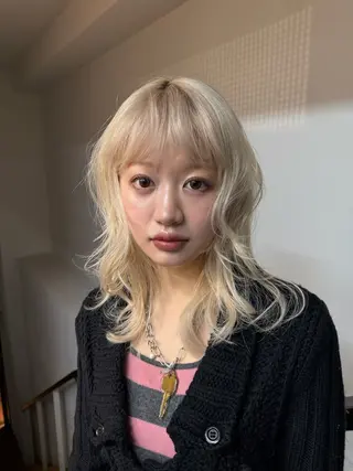 セミロング ブリーチ/艶カラー 🫧/ユーナのヘアスタイル