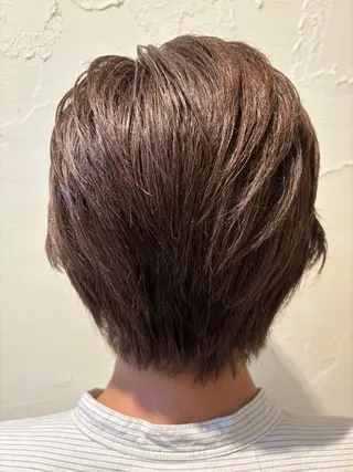 ショート カラー 野崎 恵美のヘアスタイル