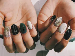 ショート カラー ネイル マツエク・マツパ illum hicariのネイルデザイン