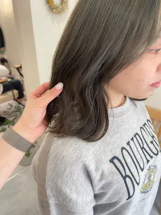 ミディアム 中堀 遥のヘアスタイル