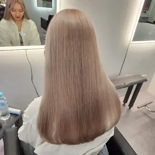 ロング カラー ツヤ髪✨縮毛矯正 ハイトーンカラーのヘアスタイル