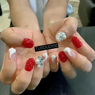 ネイル 個性派ネイルサロン 💅🏼ターコイズのネイルデザイン