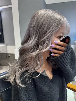 ミディアム カラー dao/ミルクティー /ブラウン/ブロンドのヘアスタイル