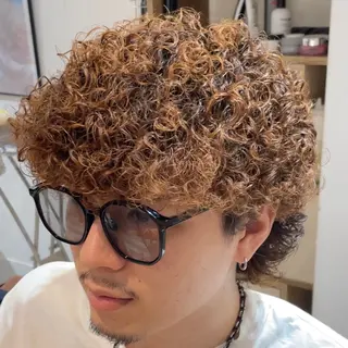 カラー パーマ メンズ メンズサロン🔥 プリストオオサカのヘアスタイル