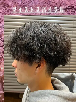ショート パーマ メンズ 二本木 秀成のヘアスタイル