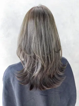 カラー セミロング ITbyALBUM 下北沢店のヘアスタイル