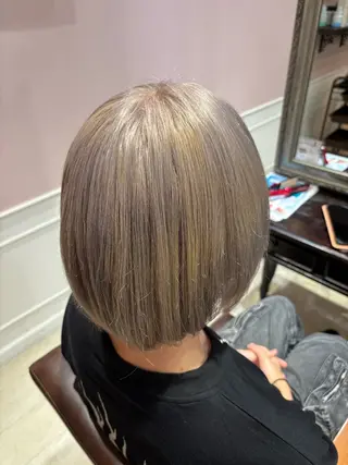 ミディアム ツヤ感カラーレイヤー カット川野莉空のヘアスタイル