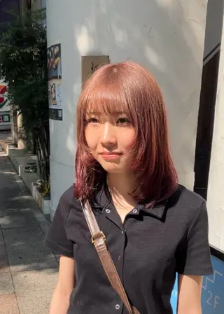 ミディアム カラー 久野 紗愛のヘアスタイル