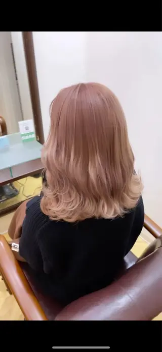 ミディアム カラー セキ ユキ🦋のヘアスタイル