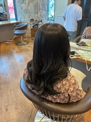 セミロング 山本 睦のヘアスタイル