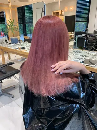 セミロング ミオ💎ショート 透ける暗髪のヘアスタイル