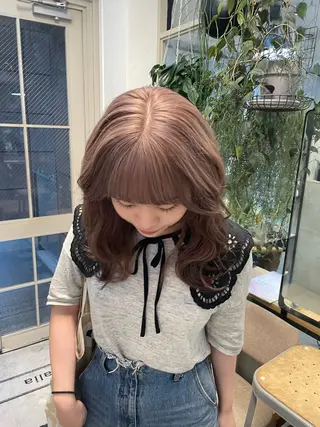 セミロング カラー ミルクティー× グレージュMOMOのヘアスタイル