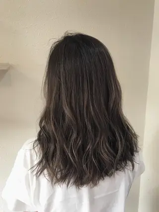 ロング 中川 茜里のヘアスタイル