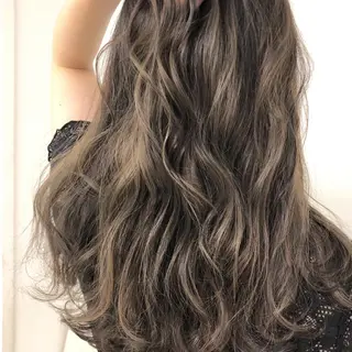 カラー 三鷹で1番ショート ボブをカットする新谷のヘアスタイル