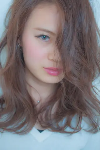 ミディアム カラー ハイトーン×髪質改善 KENTAのヘアスタイル