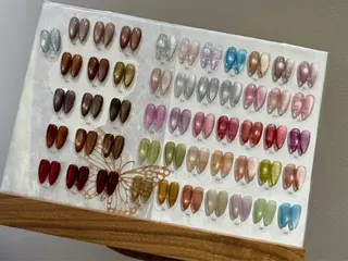 ミディアム めぐみのネイルサロン スタッフ練習のネイルデザイン