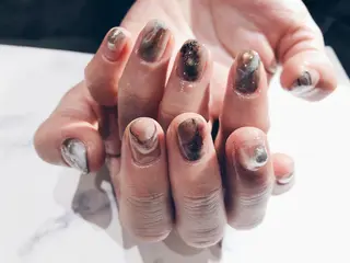 ショート カラー ネイル マツエク・マツパ illum hicariのネイルデザイン