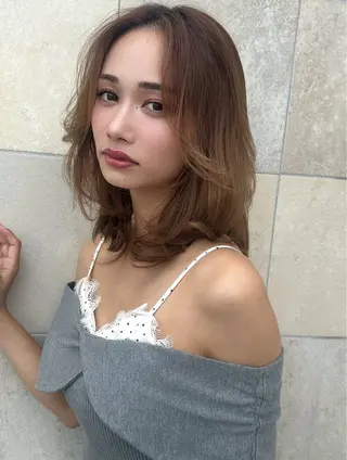 ミディアム 小顔レイヤー/ ベージュ🤍Rieのヘアスタイル