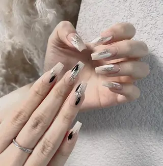 セミロング めぐみのネイルサロン スタッフ練習のネイルデザイン