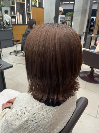 ミディアム カラー 秋澤 楓のヘアスタイル