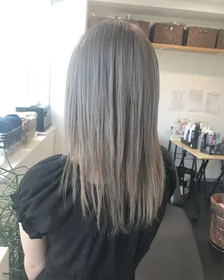 セミロング カラー RU RIのヘアスタイル