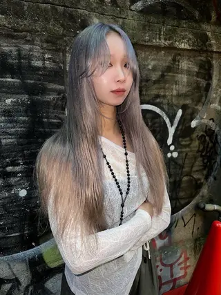 ロング ✴︎TO-MA✴︎ レッドカラー/透明感のヘアスタイル