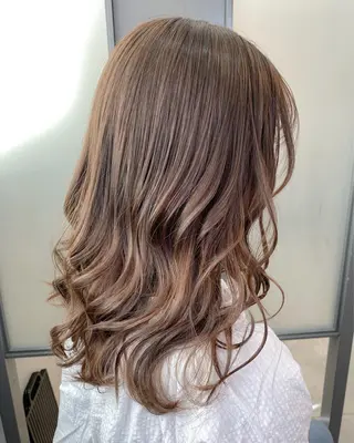 セミロング カラー 【透明感、艶髪】西村 有司のヘアスタイル