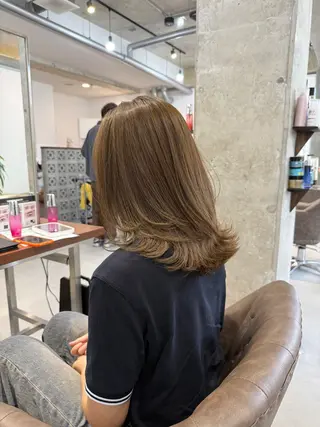 ミディアム カラー カイリ /レイヤーカットのヘアスタイル