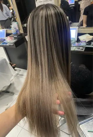 ロング カラー ホワイト系はお任せ /ブリーチ/店長岩崎のヘアスタイル